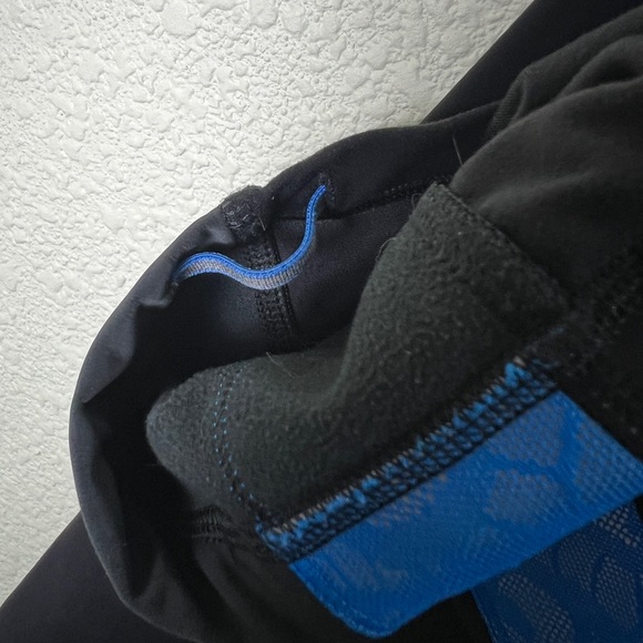 Lululemon Run: Bold In The Cold Pant Black / Beaming Blue Size 4 - Picture 13 of 16